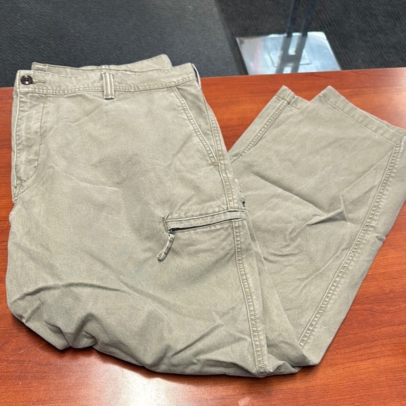 Dockers crossover cargo pants 42x32 // 041113 - Picture 1 of 3